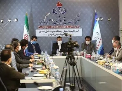 طرفدار نگاه متوازن به بهره مندی از اصل جوانگرایی و تجربیات نخبگان صنعتی هستم