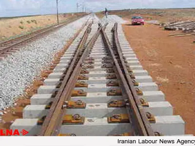  800 کیلومتر در سال از برنامه ساخت خط آهن عقب هستیم/ متوسط بهره‌برداری 170 کیلومتر در سال 