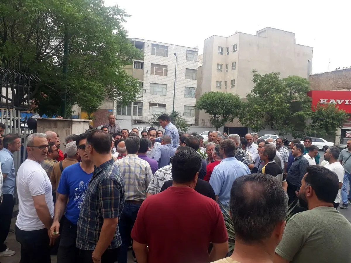 تجمع بازنشستگان شرکت واحد اتوبوسرانی تهران/ مستمریهایمان برقرار نشده!