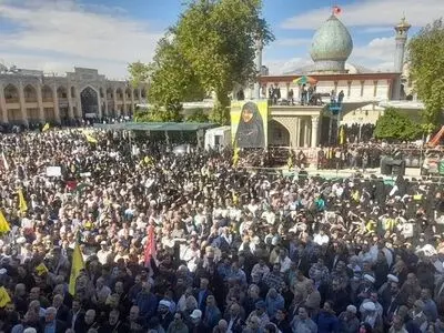 پیکر معصومه کرباسی شهیده مقاومت در جوار حرم شاهچراغ  به خاک سپرده شد