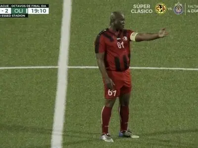 نخست وزیر سورینام پا به توپ شد!