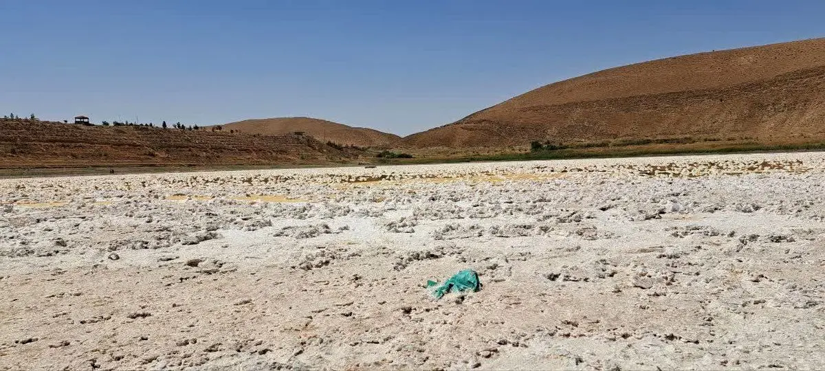 دریاچه بزنگان سرخس فقط ۵ درصد آب  دارد / محیط زیست: با متصرفان هیچ برخوردی نمی‌توانیم بکنیم 