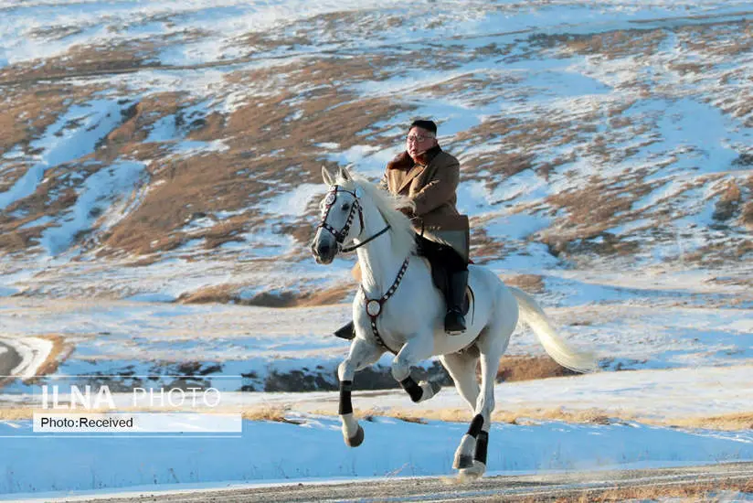 رهبر کره شمالی کیم جونگ اون سوار بر اسب در کوه های پائکت