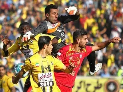 نفت تهران یک - سپاهان صفر/ نفت با کریمی بالاخره رنگ برد را دید