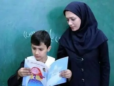 رفتار ارباب رعیتی با معلمان مدارس خصوصی/ به امید قبولی در گزینش، تن به استثمار می‌دهیم!