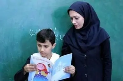 رفتار ارباب رعیتی با معلمان مدارس خصوصی/ به امید قبولی در گزینش، تن به استثمار می‌دهیم!