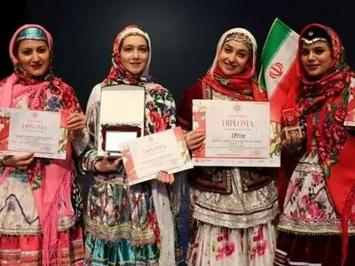 ایران رنگین‌کمان اقوام است/ 28 اجرای خارجی داشته‌ایم/ نماینده کردها و فارس‌های منطقه‌مان هستیم