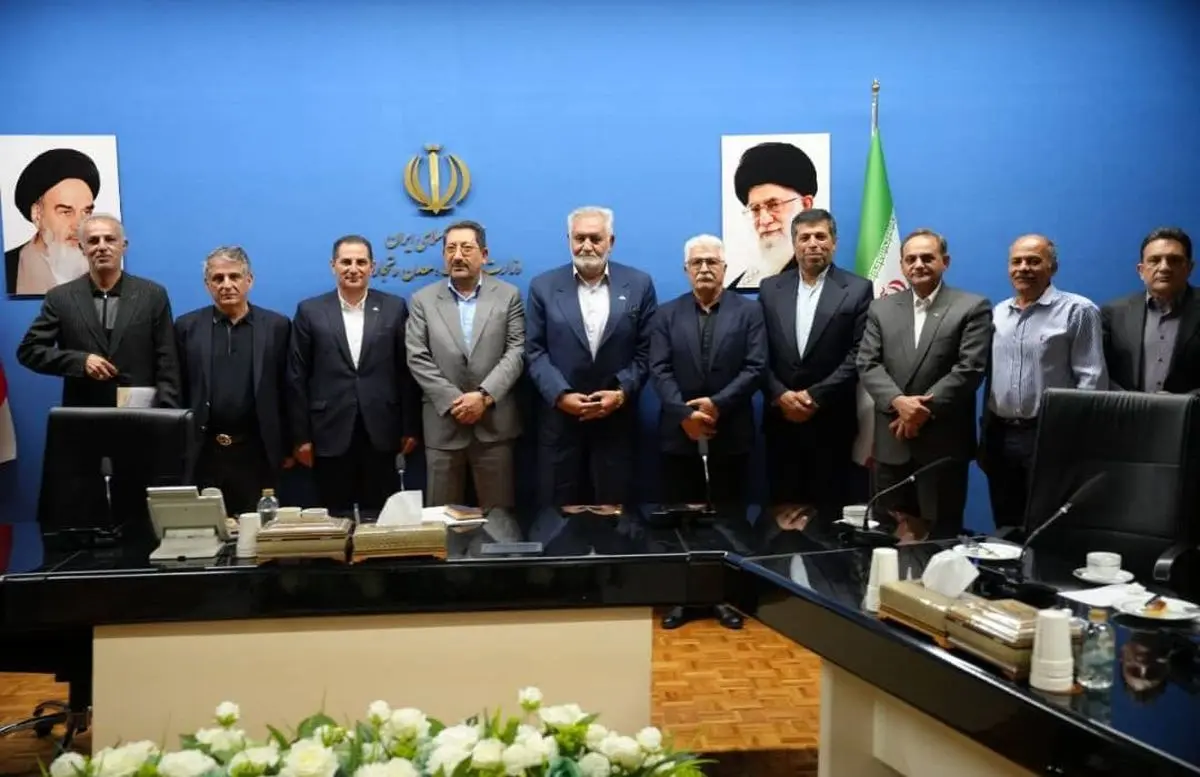 جلسه مهم وزیر صمت با هیات مدیره خانه صمت ایران در مورد تامین برق و ارز تولید