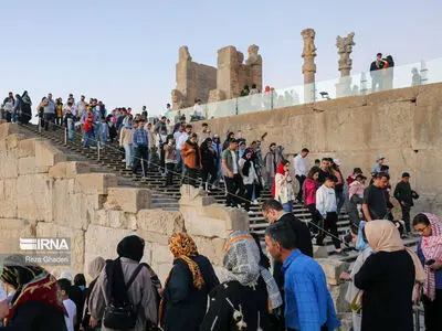 مدیر پایگاه: اگر فرکانس‌های صدا به سمت تخت‌گاه تخت‌جمشید منعکس شود در لحظه موسیقی را متوقف می‌کنیم!