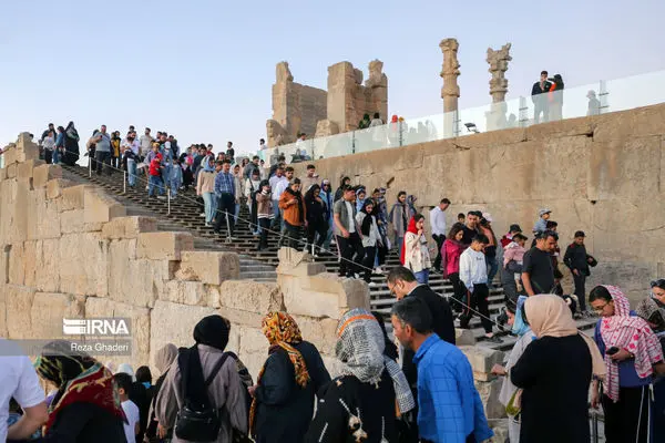 مدیر پایگاه: اگر فرکانس‌های صدا به سمت تخت‌گاه تخت‌جمشید منعکس شود در لحظه موسیقی را متوقف می‌کنیم!