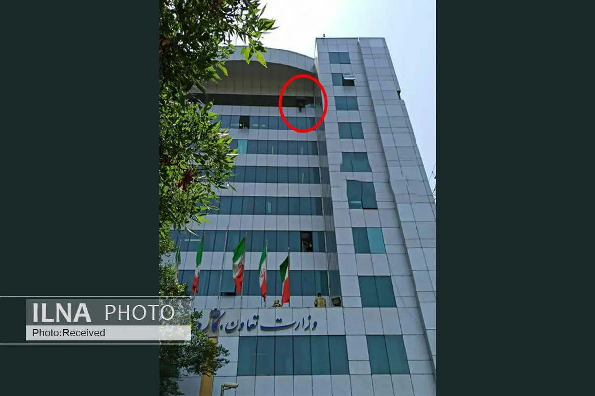اقدام به خودکشی یکی از مراجعه‌کنندگان به وزارت کار/ دستور وزیر کار برای حل مشکلات فرد معترض
