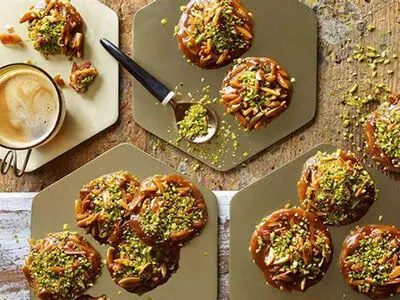 طرز تهیه‌ سوهان عسلی؛ آب‌نبات پرطرفدار 