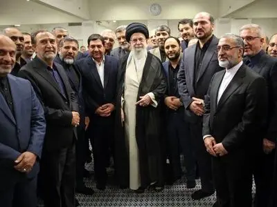 عکس یادگاری اعضای هیئت دولت سیزدهم با رهبر انقلاب