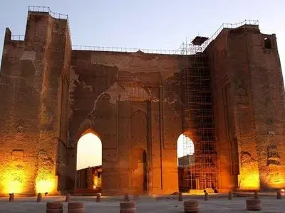 ارگ تاریخی تبریز هم‌زمان با سایر بناهای تاریخی استان پذیرای گردشگران است/ افزایش ساعات بازدید در ایام پیک سفر