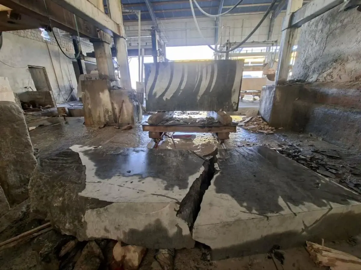 مرگ کارگر ۴۰ ساله بر اثر سقوط یک قطعه سنگ