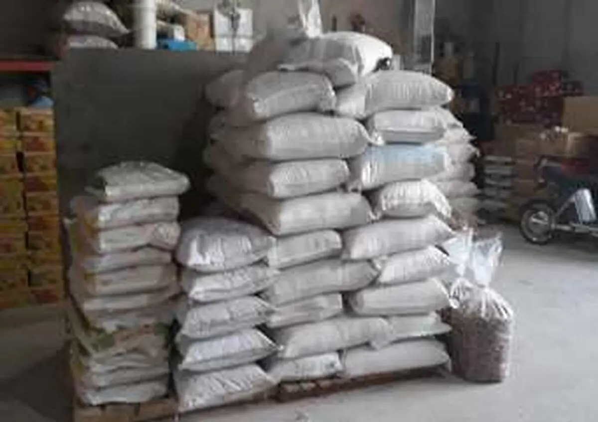 کشف انبار احتکار با ۱۵تُن کالای خوراکی در رشت