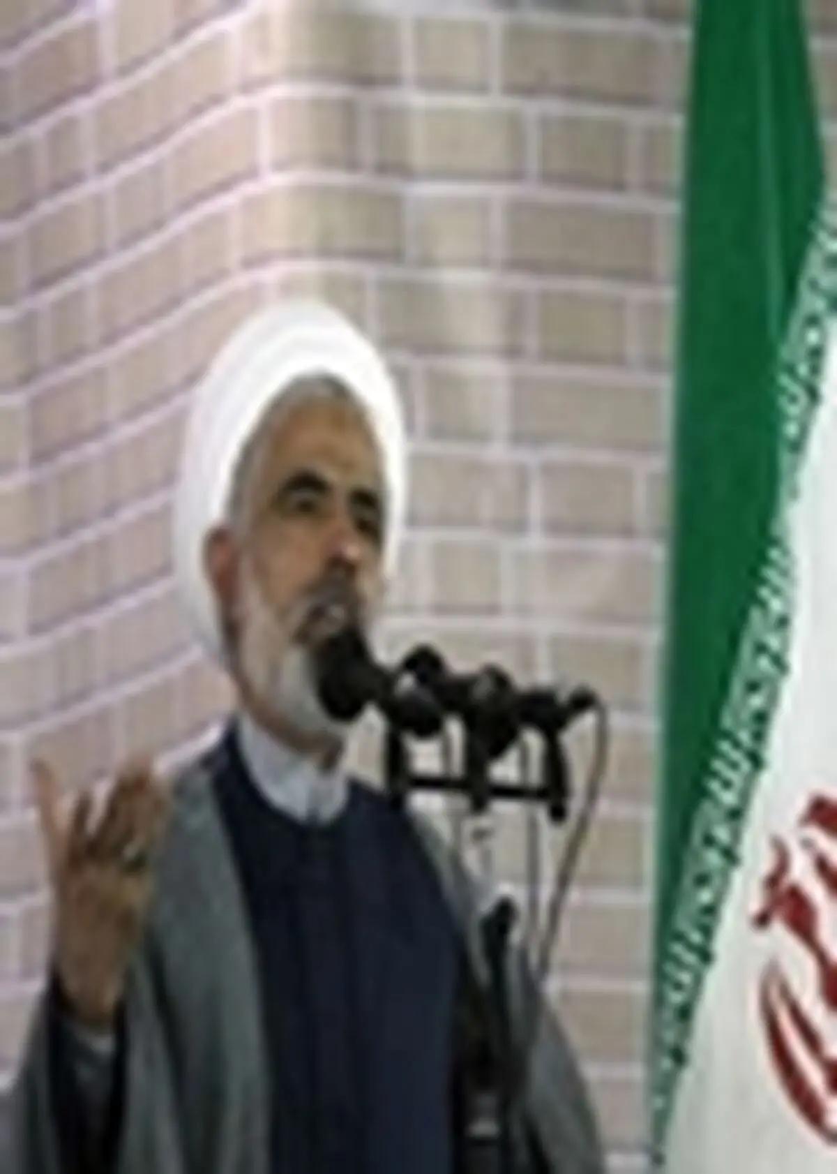 معاون پارلمانی رئیس جمهور از هفتمین نمایشگاه مطبوعات استان زنجان بازدید کرد