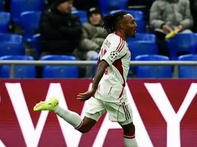 هم‌تیمی طارمی جواب انتقادات را داد