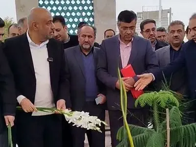 ادای احترام وزیر کار به شهدای قزوین 