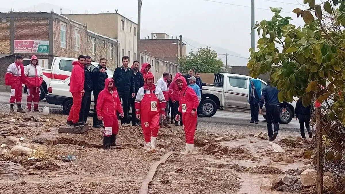 امدادرسانی هلال‌احمر به متأثرین از سیل و آبگرفتگی ۷ استان