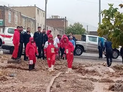 امدادرسانی هلال‌احمر به متأثرین از سیل و آبگرفتگی ۷ استان