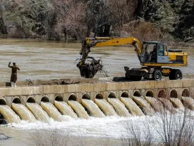 آسیب سیلاب به ده دهنه پل روستایی در شهرستان مهاباد/۱۵مورد رانش زمین و ریزش نخاله ساختمانی در روستای خلیفان 
