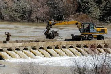 آسیب سیلاب به ده دهنه پل روستایی در شهرستان مهاباد/۱۵مورد رانش زمین و ریزش نخاله ساختمانی در روستای خلیفان 