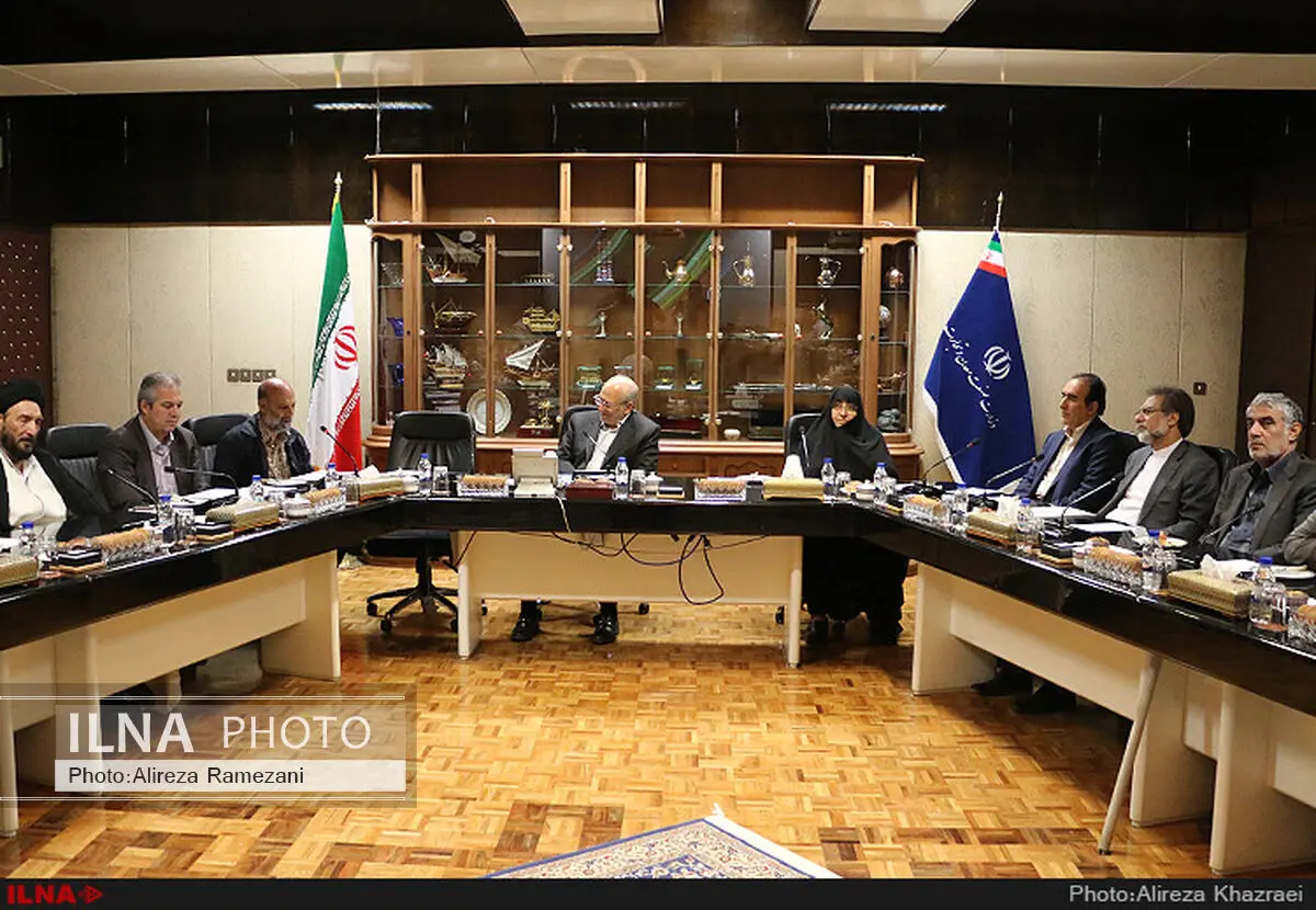 محجوب:کارگران از شتاب خصوصی‌سازی زیان کرده‌اند/نعمت‌زاده: برخی واگذاری‌ها اشتباه بود
