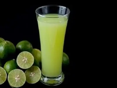 آیا لایه‌ای که بر سطح آبلیموی خانگی ایجاد می‌شود، بی‌خطر است؟