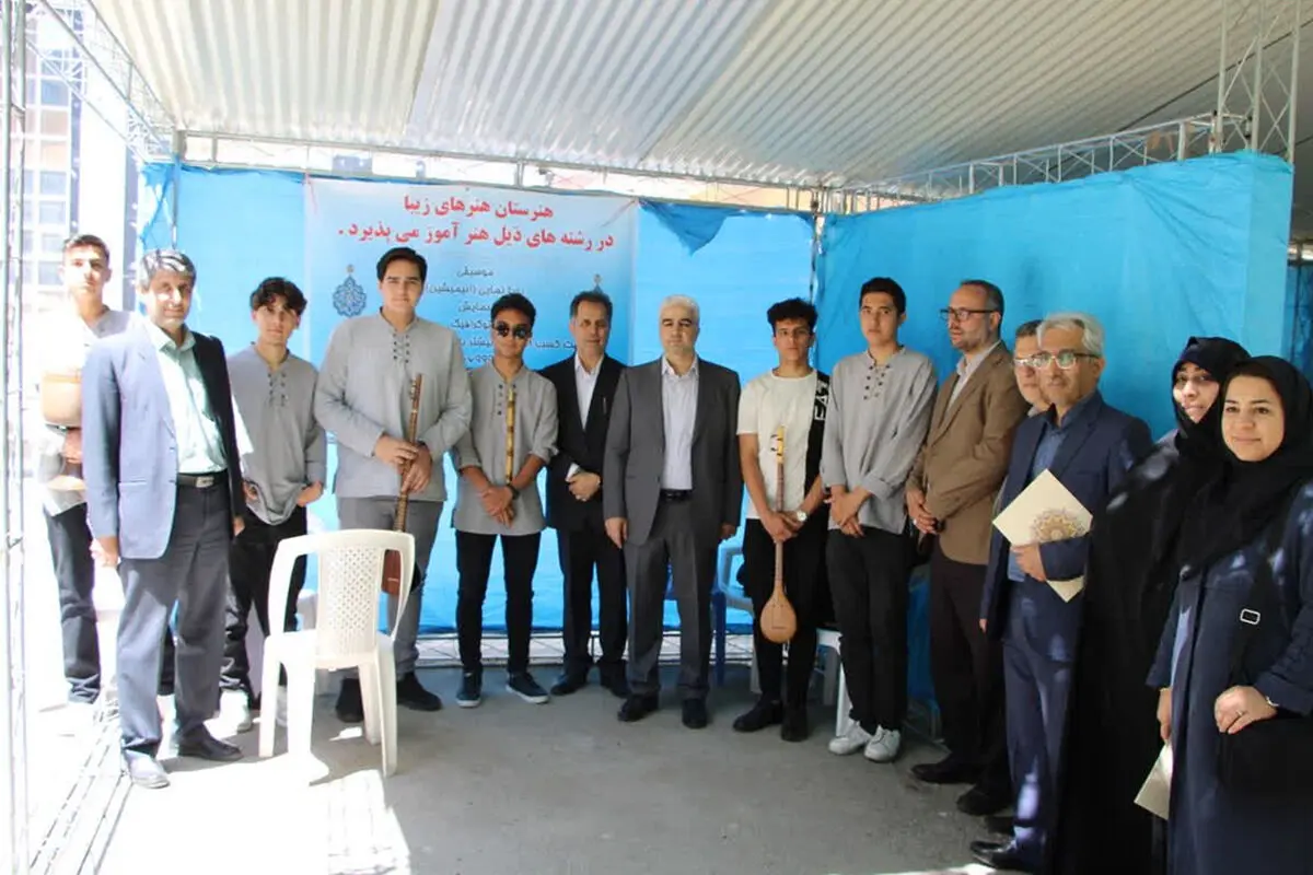 صاحبان کسب و کار شرکت کننده در نمایشگاه مشاغل  الوند تجلیل شدند