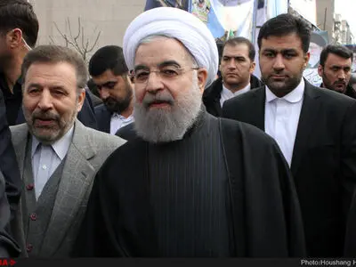 روحانی در راهپیمایی ۲۲ بهمن شرکت کرد