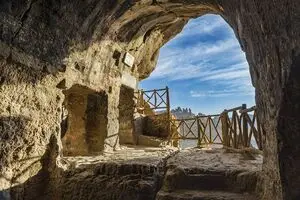 پایان بررسی روشمند عرصه و حریم غار- معبد کرفتو/ مستندسازی ۲۹ مجموعه و ۹۰ اثر فرهنگی و طبیعی