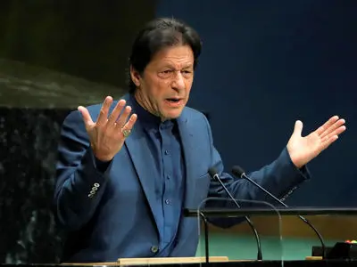 عمران خان  در پکن با شی جین‌پینگ دیدار می‌کند