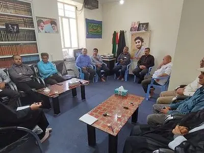 مراجعه کارگران شهرداری قلعه رئیسی به دفتر امام جمعه/ مطالباتمان پرداخت نشده است 