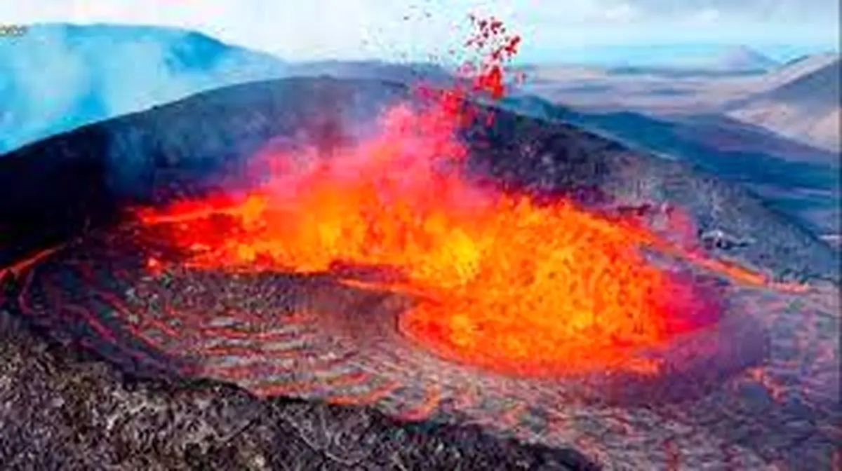 فوران آتش‌فشان در ایسلند+فیلم