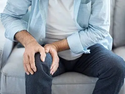 نشانه‌هایی که به شما می‌گوید آرتروز زانو دارید