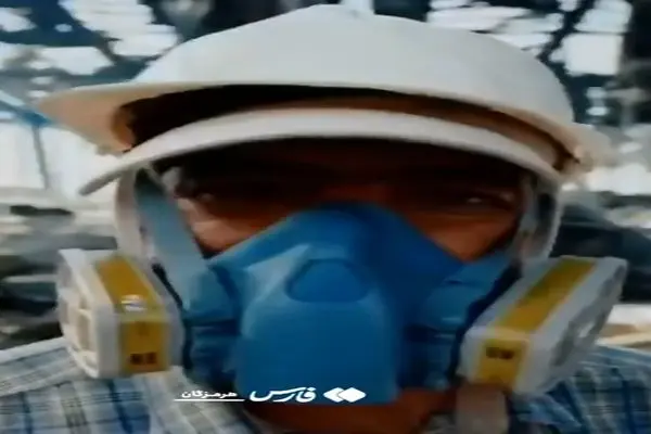 پدر در جست‌وجوی نشانه‌ای از فرزندش در بندر + فیلم