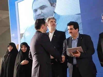 پژوهشگران برتر دانشگاه آزاد اسلامی مورد حمایت بانک رفاه کارگران قرار می‌گیرند