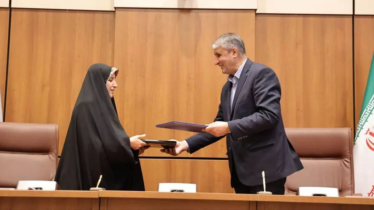 امضای تفاهم‌نامه میان سازمان انرژی اتمی و معاونت امور زنان رییس‌جمهور
