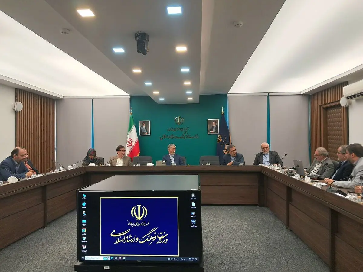 بررسی مسائل و چالش‌های هنرهای تجسمی در جلسه شورای هنر