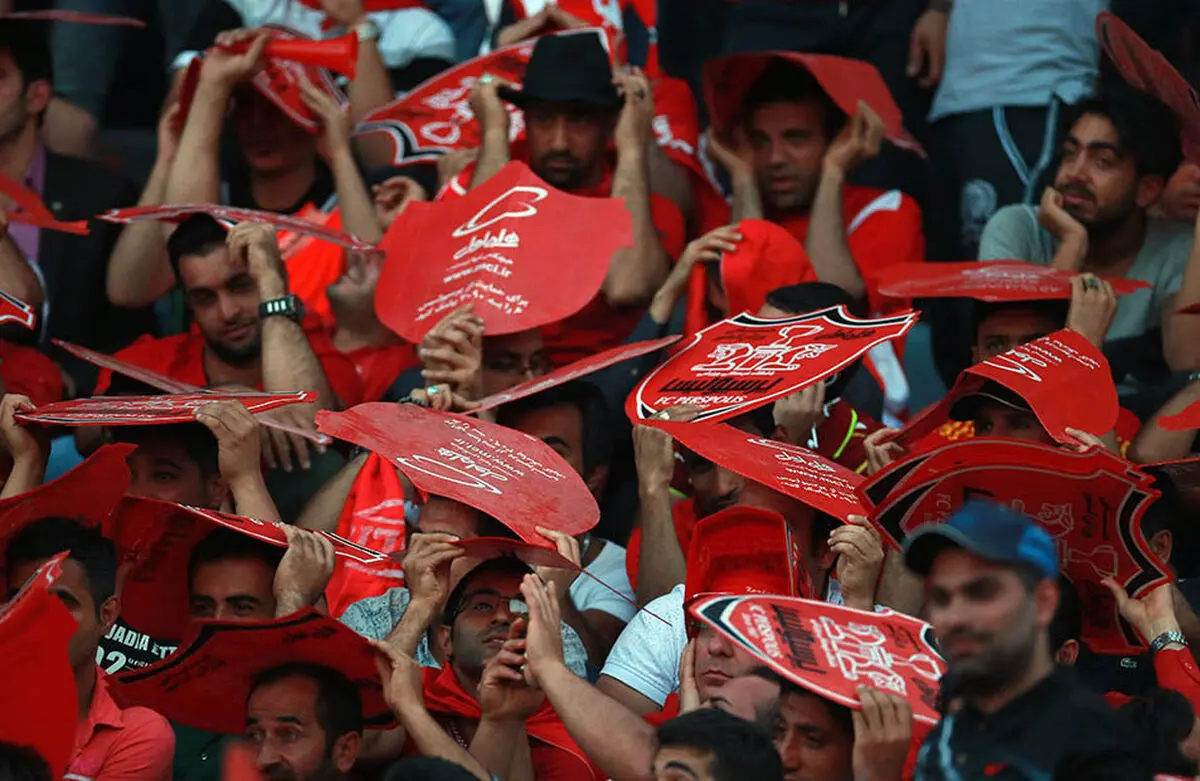 ورود بانوان پرسپولیسی به محل تمرین شاگردان کالدرون