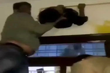 دزد ناموفق در هندوستان در کانال تهویه گیر کرد + فیلم