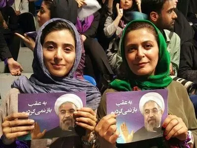 ٢ هنرپیشه جوان در همایش زنان حامى روحانى (عکس)
