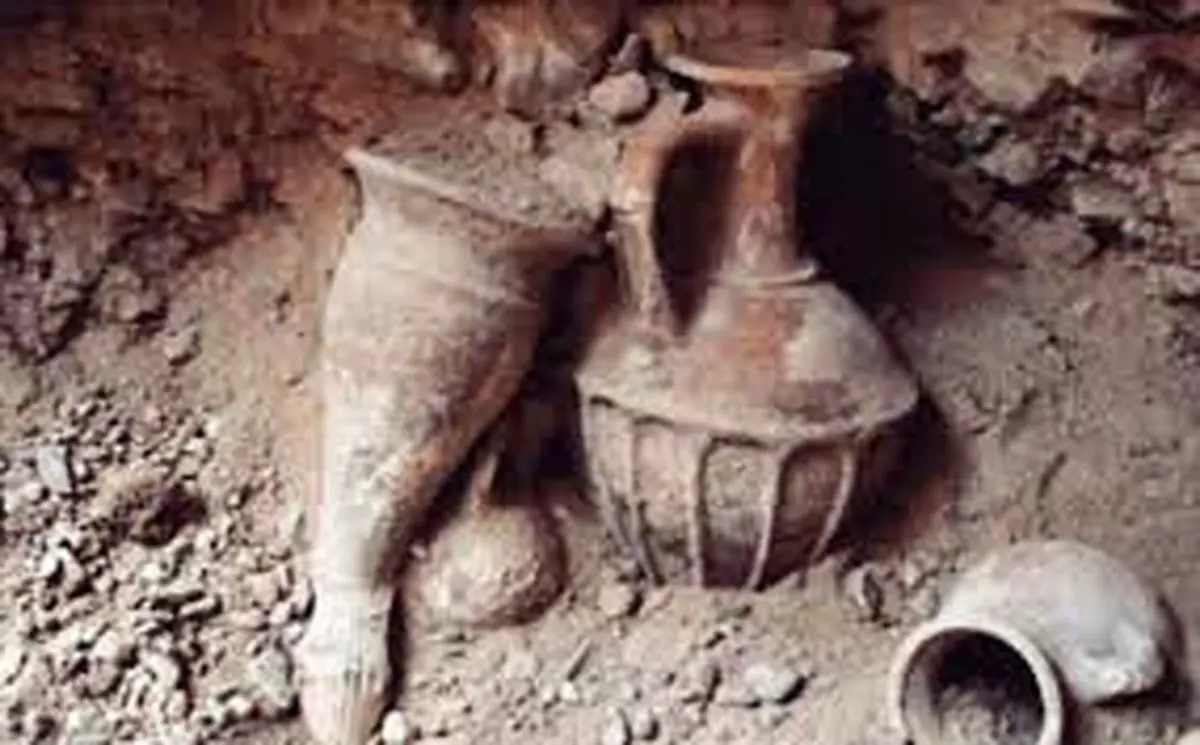 نمایان شدن اشیای عتیقه در ریگان با جاری شدن سیل اخیر