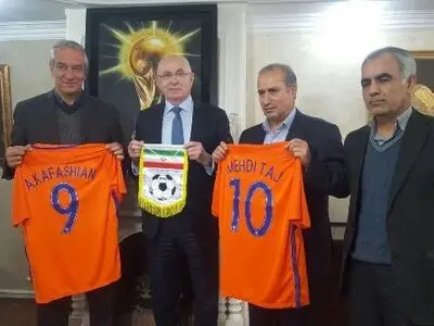 فدراسیون‌های فوتبال ایران و هلند تفاهم‌نامه همکاری امضا کردند