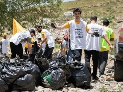 جمع‌آوری زباله‌های رها شده در طبیعت توسط سازمانی مردم نهاد