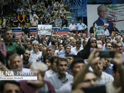 استقبال بی‌نظیر حامیان"مسعود پزشکیان" از ظریف 