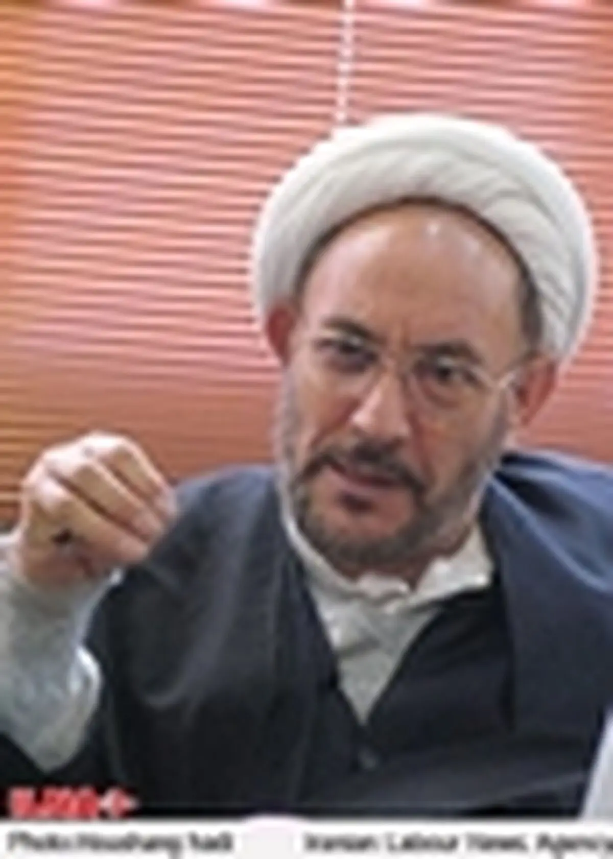عده‌ای تصور می کنند که می توانند ایمان و اراده مردم را بخرند