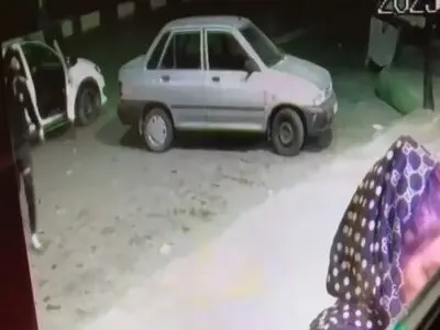فیلم سرقت برق آسای موبایل دختر جوان مقابل عابر بانک