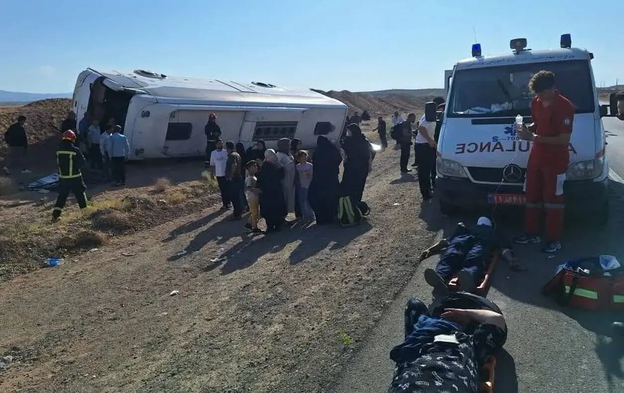 واژگونی اتوبوس در جاده قهستان استان خراسان جنوبی؛ ۴ نفر جان باختند/ صدور دستور قضایی برای بررسی حادثه